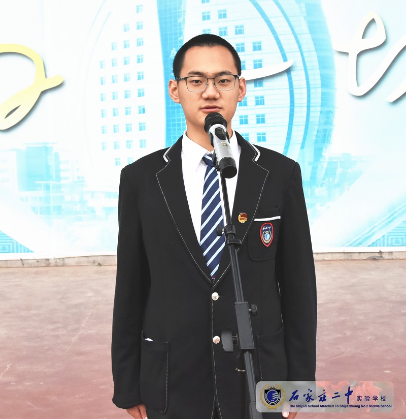 1.主持人：赵若愚同学.jpg